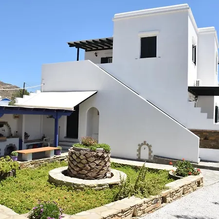 Porto Apergis מלון דירות