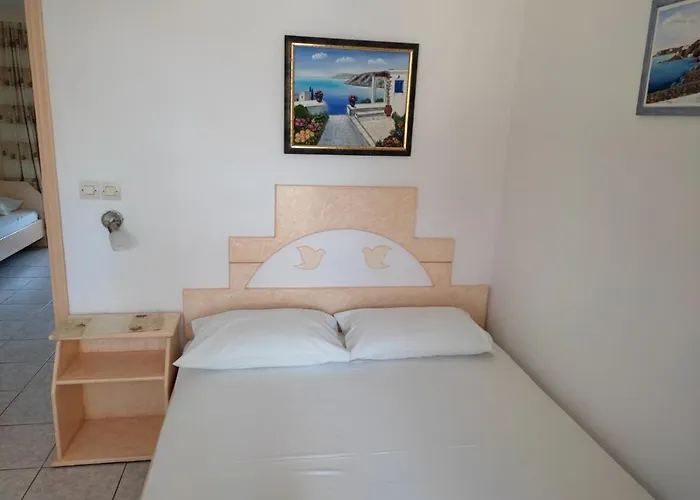 Porto Apergis 아파트호텔 3*