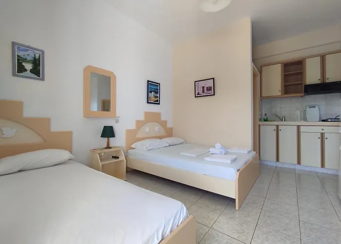 Porto Apergis 아파트호텔