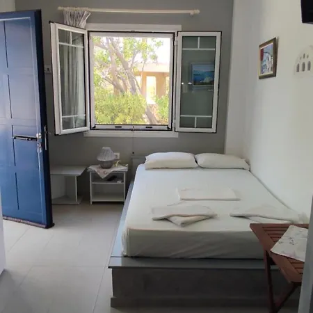 Porto Apergis Aparthotel 3*