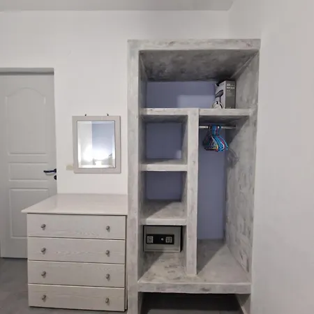 Porto Apergis 3*
